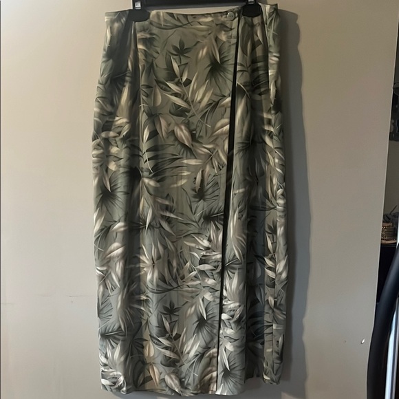 Tropical Leaf Print Skirt - Picture 1 of 7